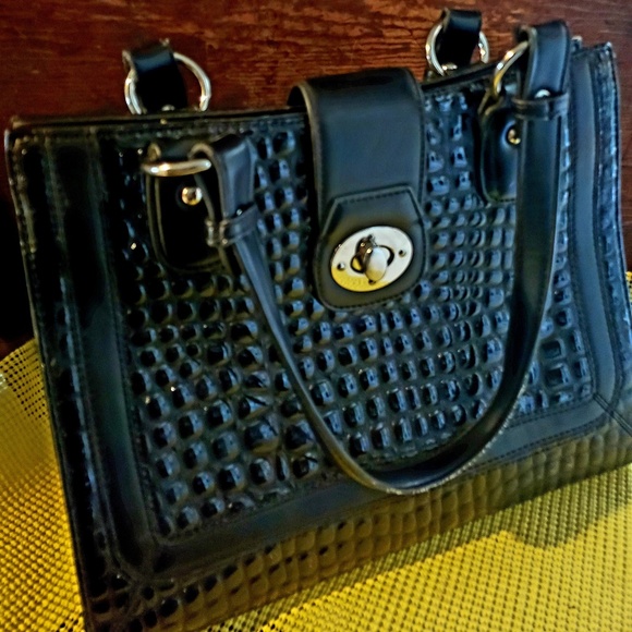 Elegant & flashy, black faux gator leather handbag - Picture 4 of 4